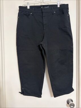 Gloria Vanderbilt Black Slimming Effect Capris